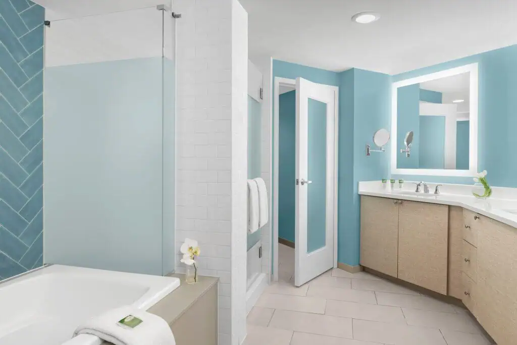 Villa - Primary Bathroom