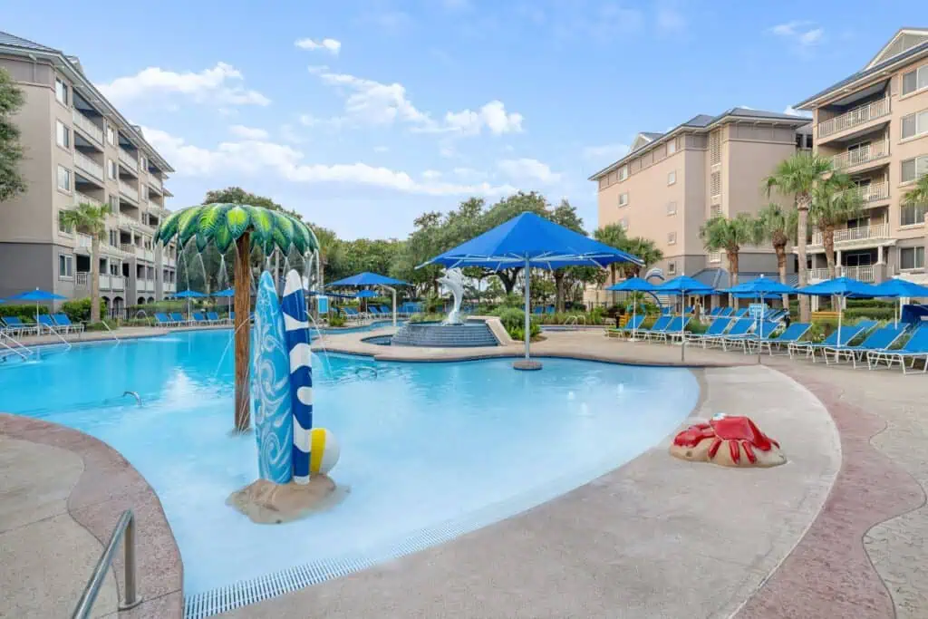 Zero-entry pool with water features