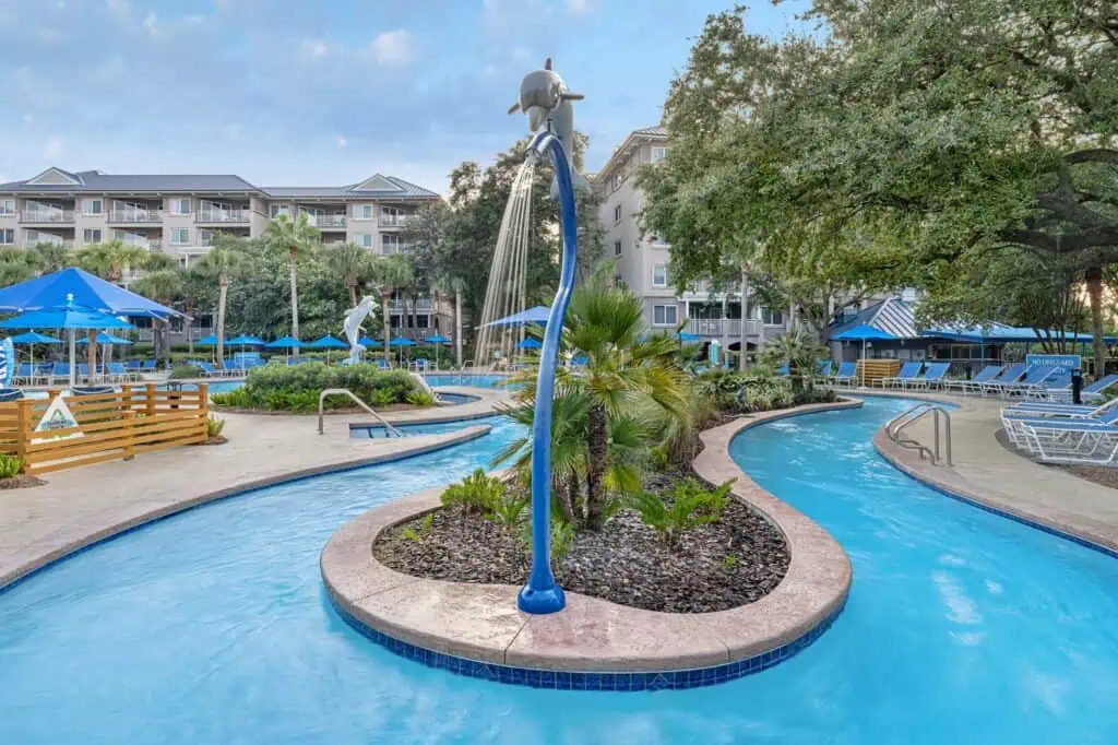 Lazy river pool and water features