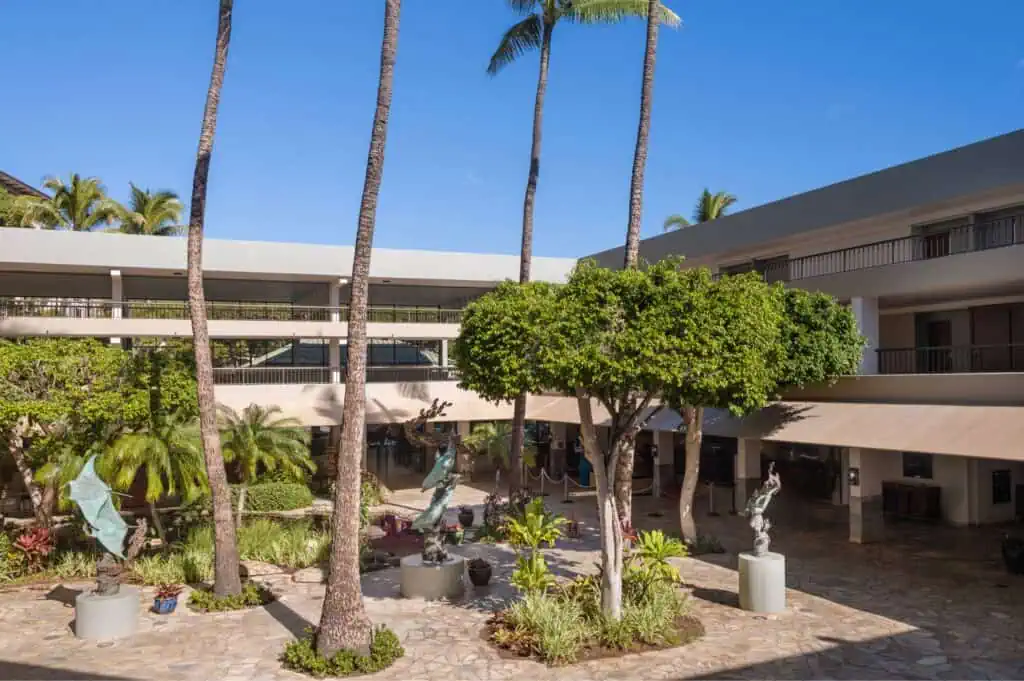 Outdoor lobby and courtyard