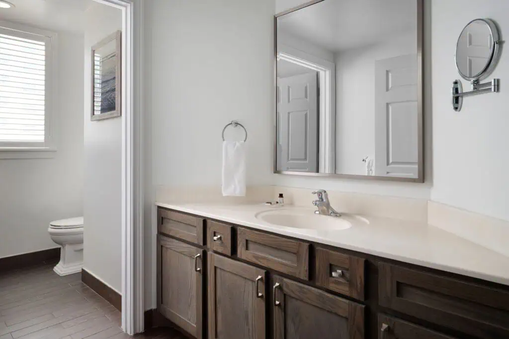 Vanity, mirror and hand towel