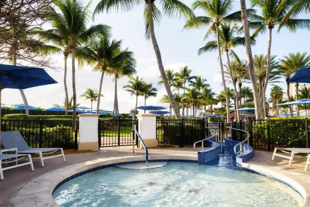 Children's pool, lounge chairs, umbrellas
