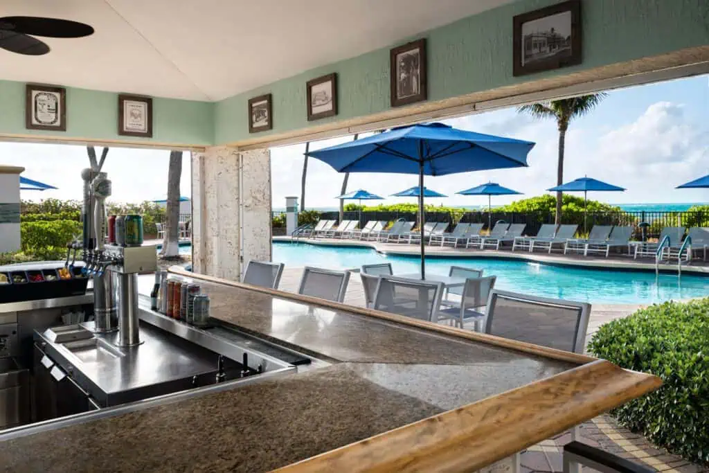 High Tides Pool Bar